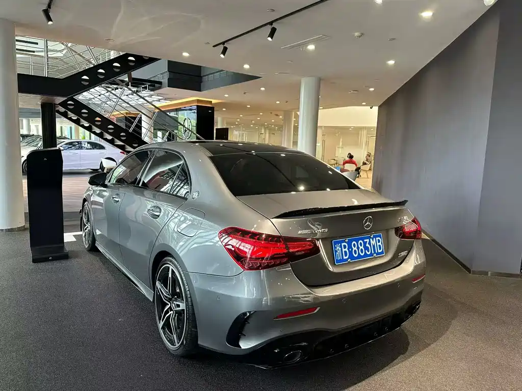 Mercedes-Benz A-Class AMG 2025 — фото 3