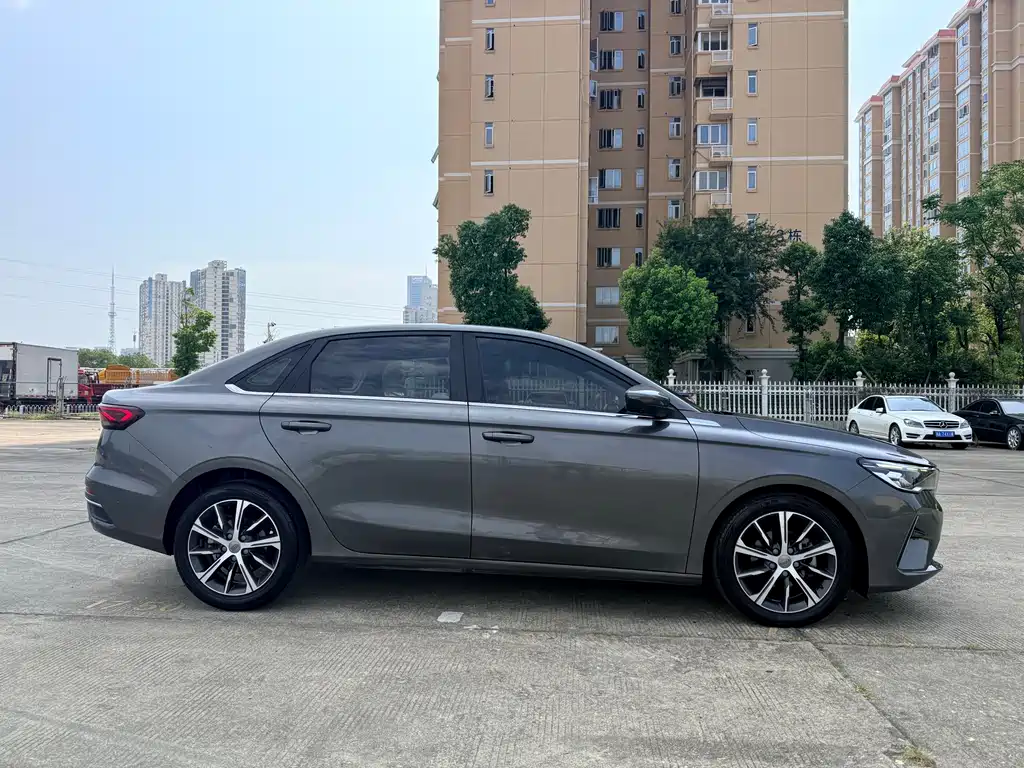 Geely Emgrand 2021