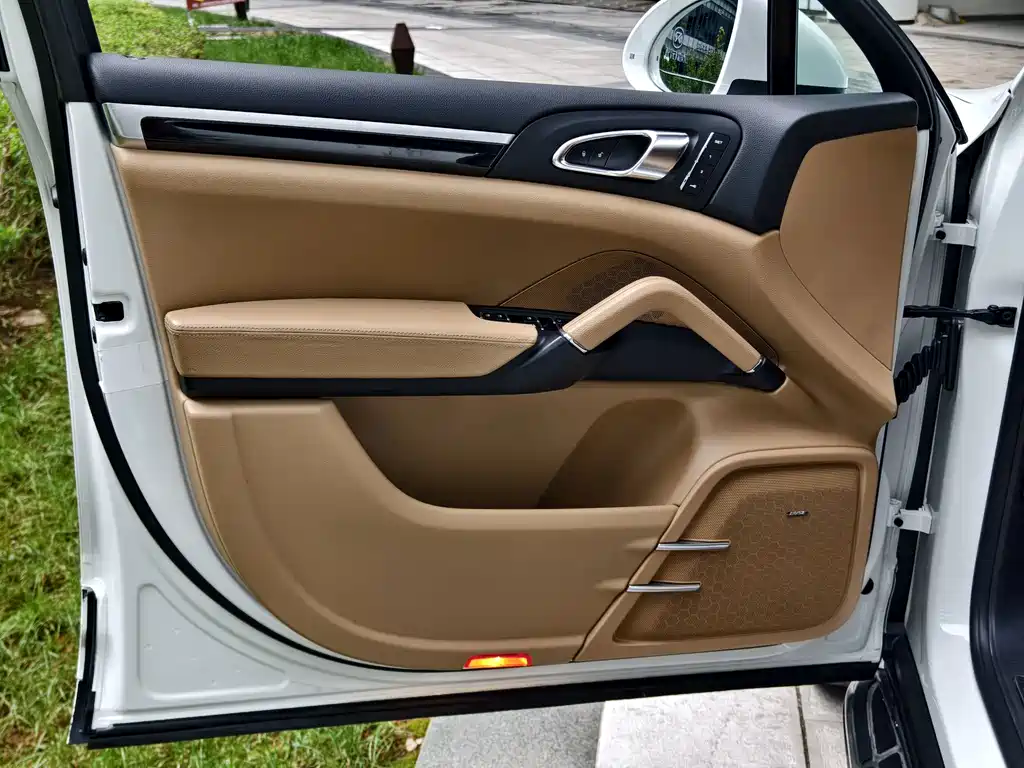 Porsche Cayenne 2015 — фото 14