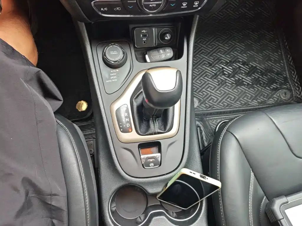 Jeep Cherokee 2015 — фото 14