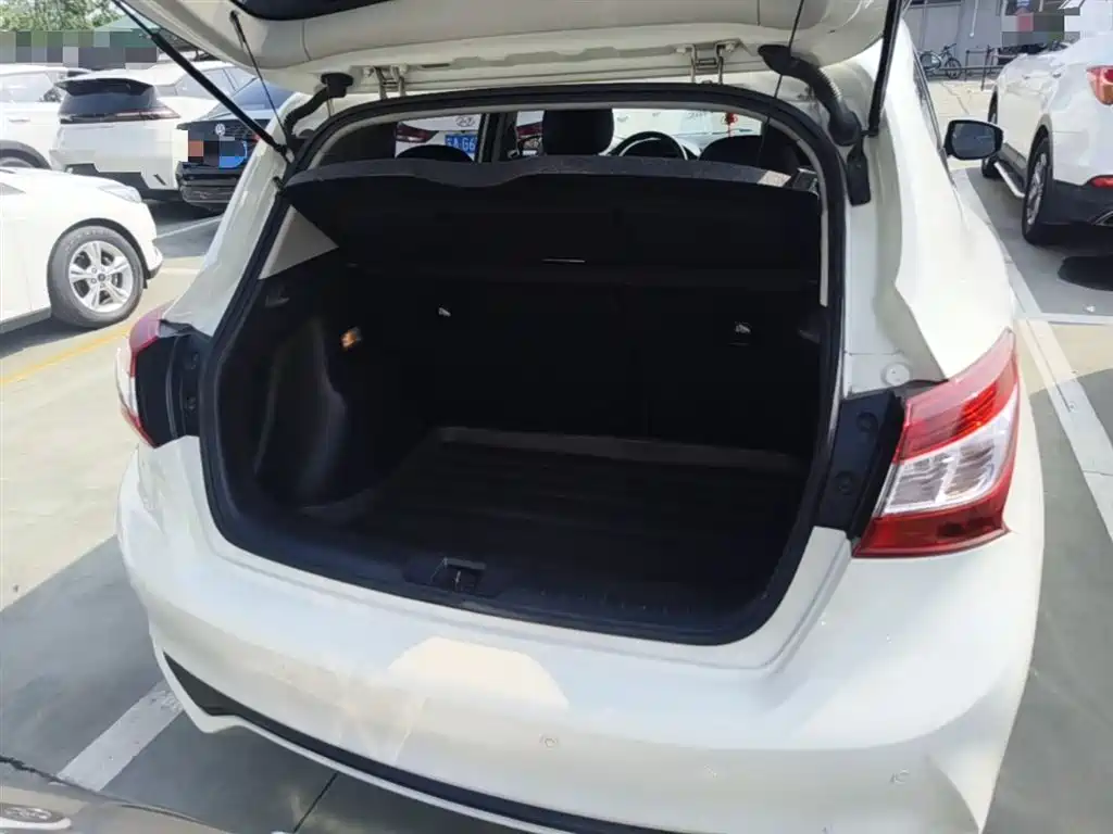 Nissan Tiida 2019 — фото 19