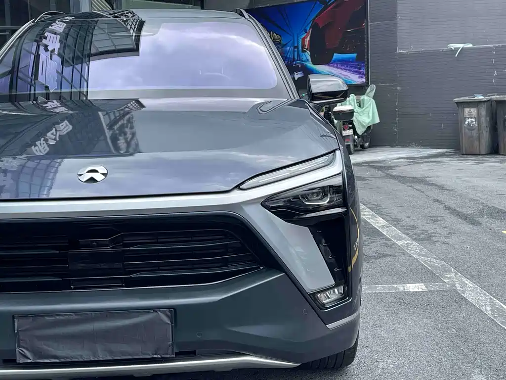 NIO ES8 2021