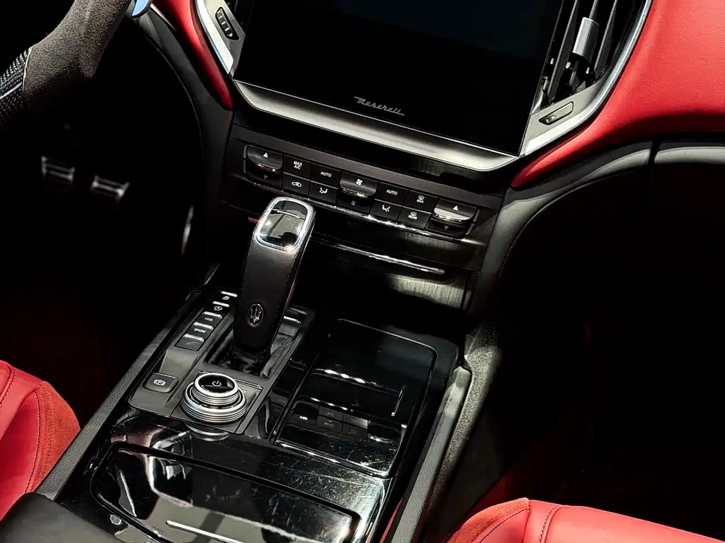 Maserati Ghibli 2023 — фото 19