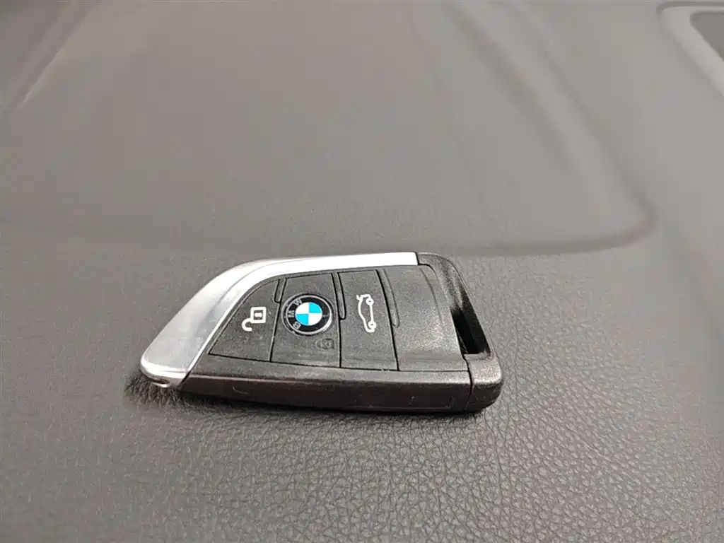 BMW 1 Series 2018 — фото 9