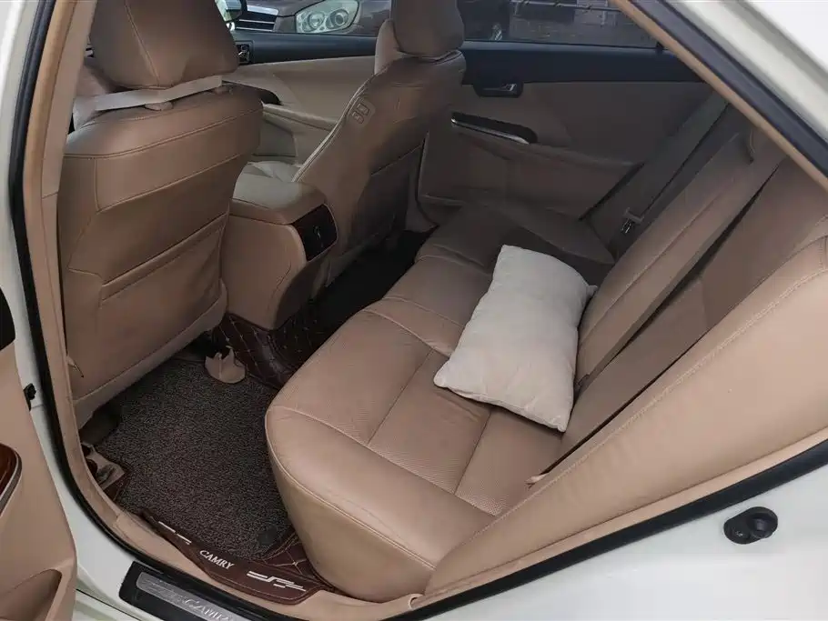 Toyota Camry 2013 — фото 11