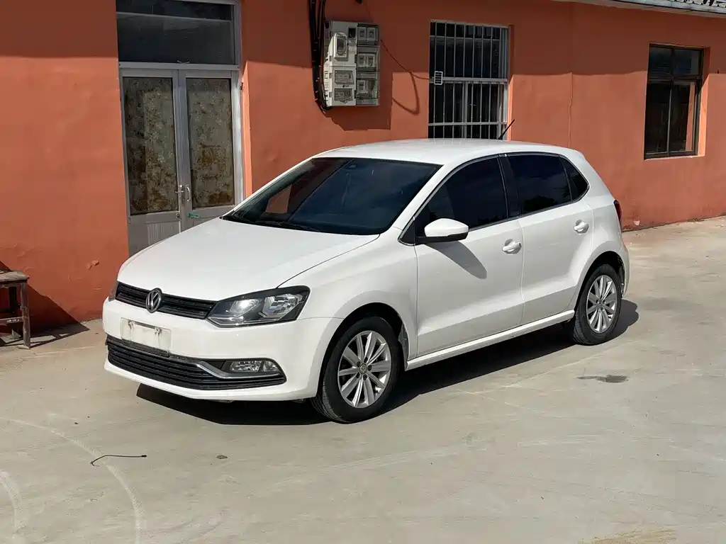 Volkswagen Polo 2015 — фото 1