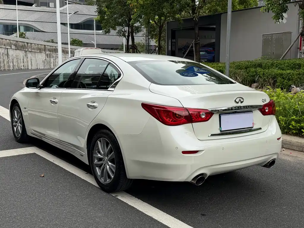 Infiniti Q50L 2017 — фото 14
