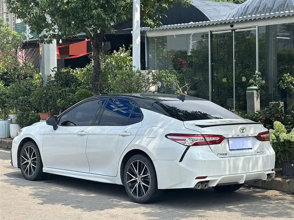 Toyota Camry 2023 — фото 5
