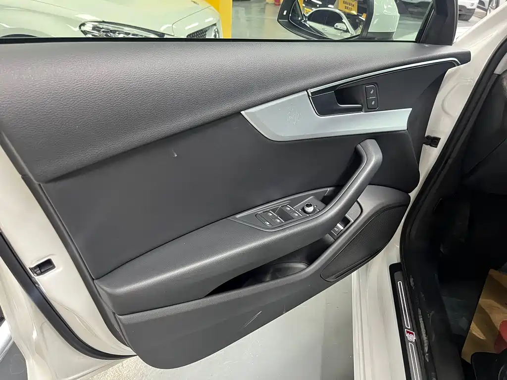 Audi A4L 2021 — фото 10