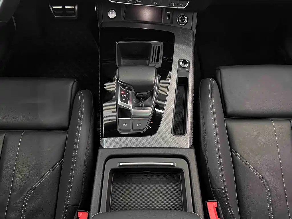 Audi Q5L 2023 — фото 11