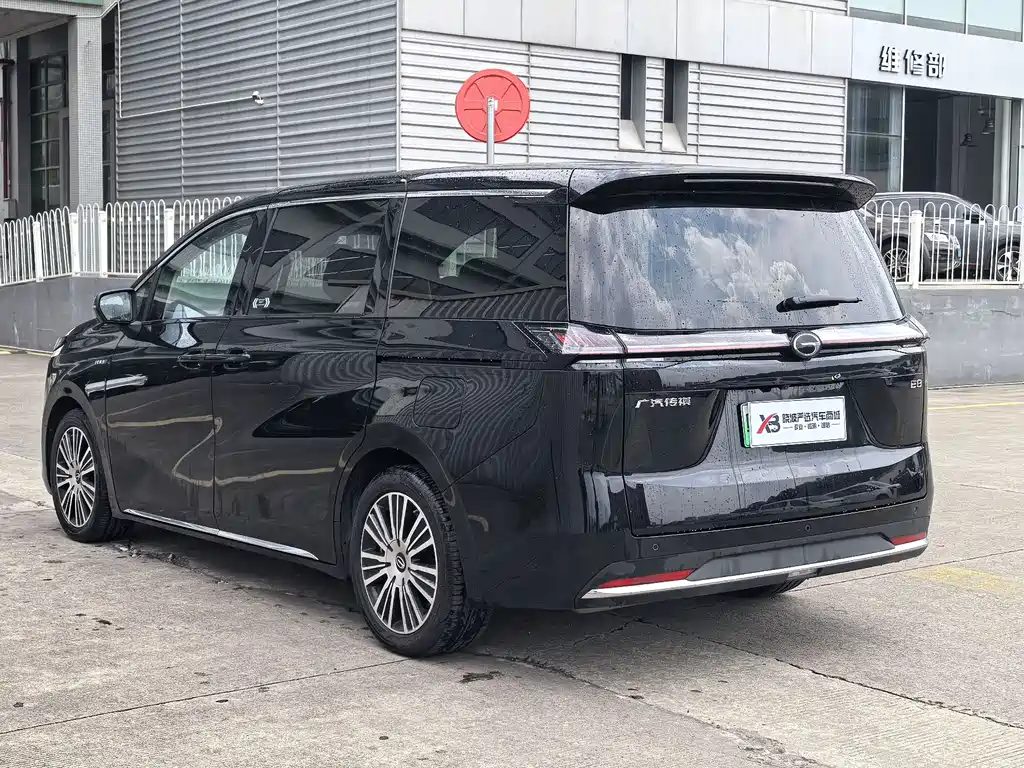 GAC Motor E8 PHEV 2024 — фото 17