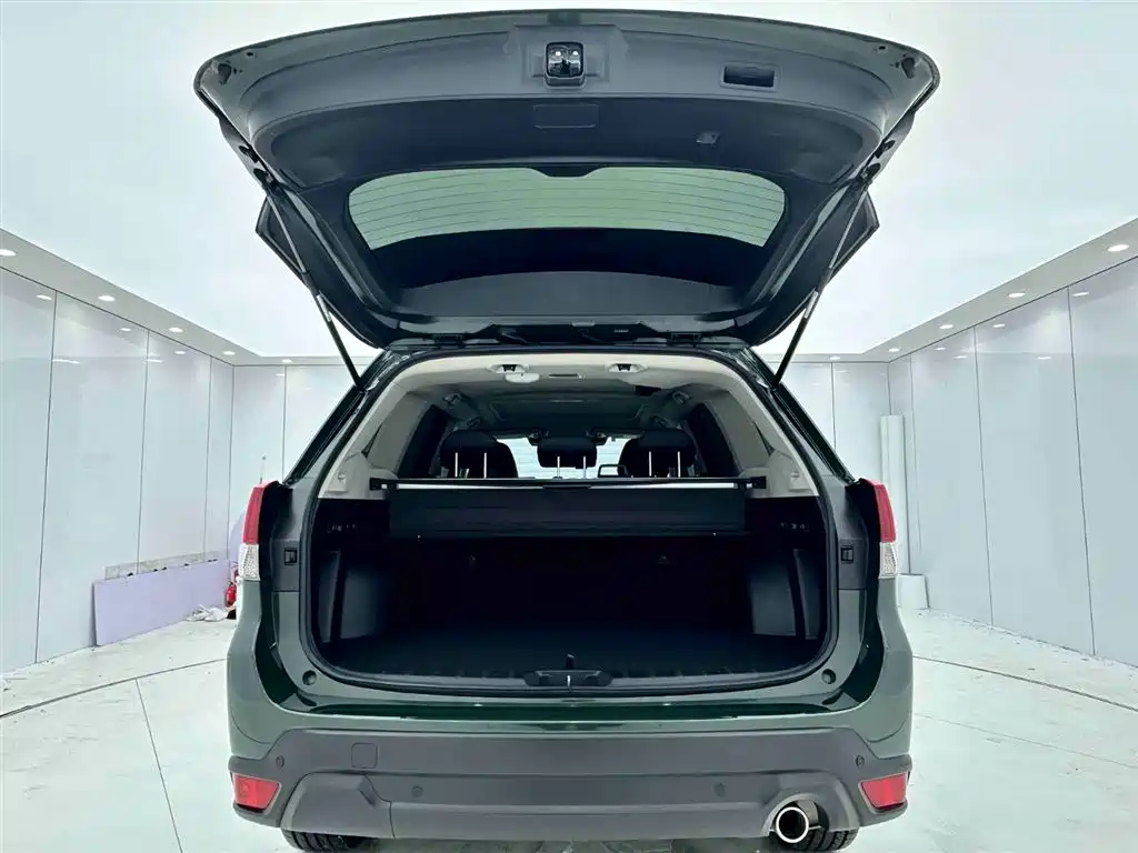 Subaru Forester 2022 — фото 8