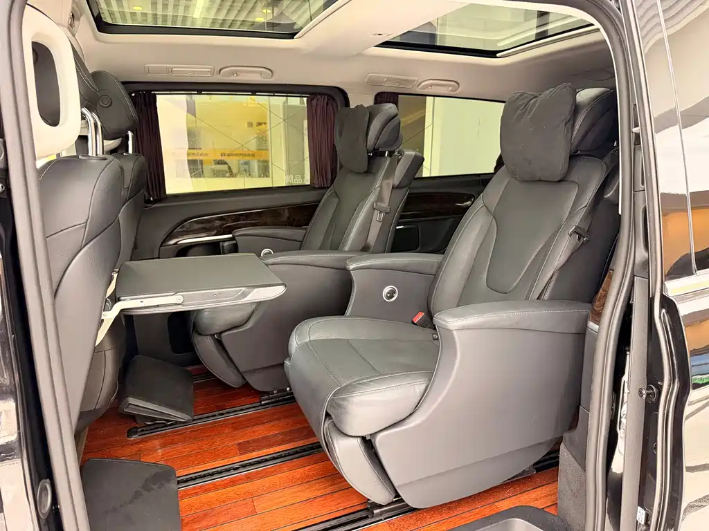 Mercedes-Benz V-Class 2019 — фото 10
