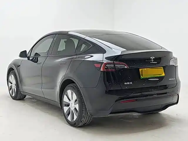 Tesla Model Y 2023 — фото 10