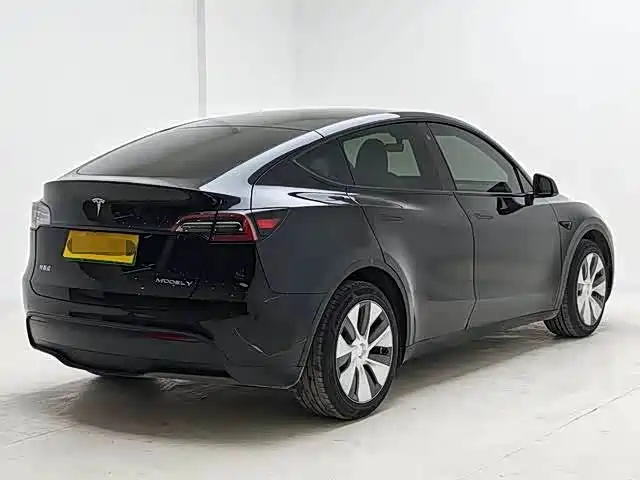 Tesla Model Y 2023 — фото 12
