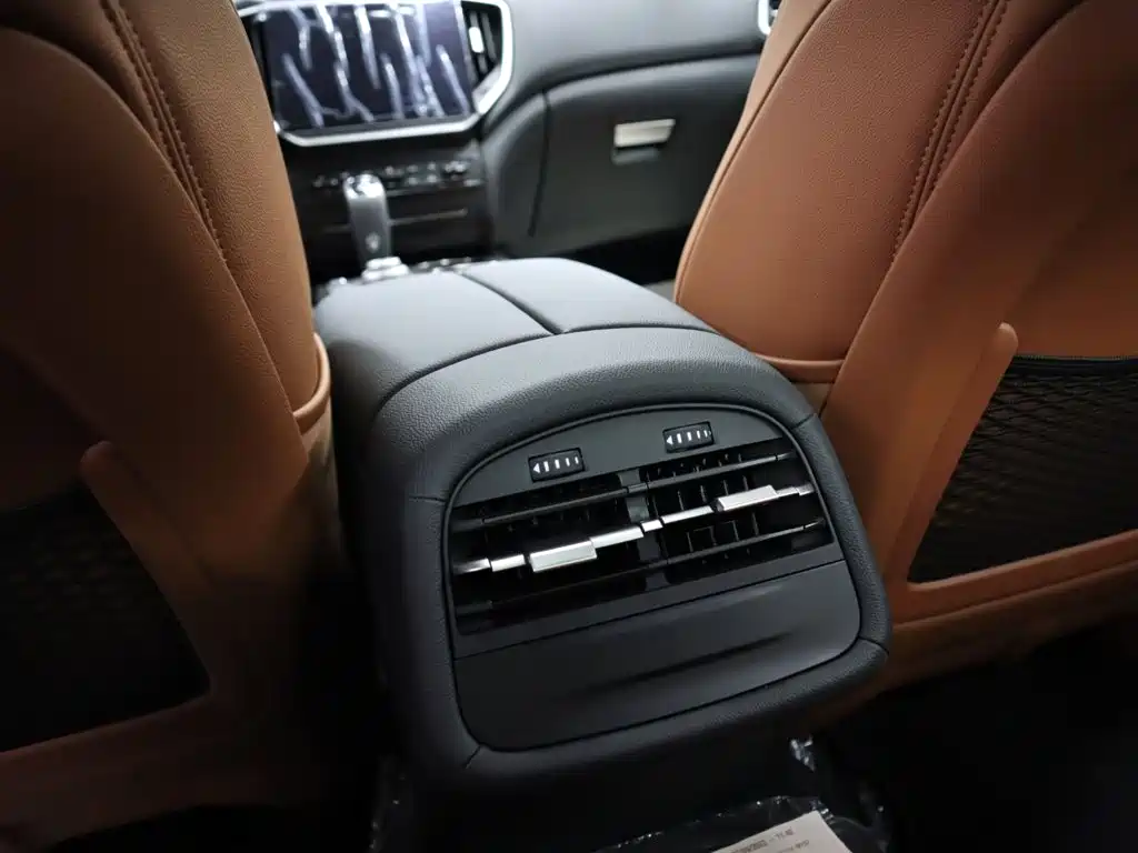 Maserati Ghibli 2023 — фото 15