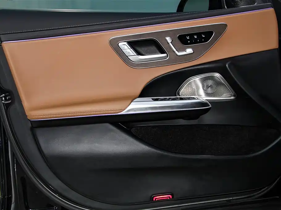 Mercedes-Benz E-Class 2025 — фото 17