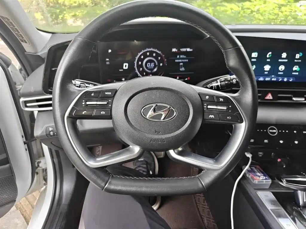 Hyundai Elantra 2022 — фото 3