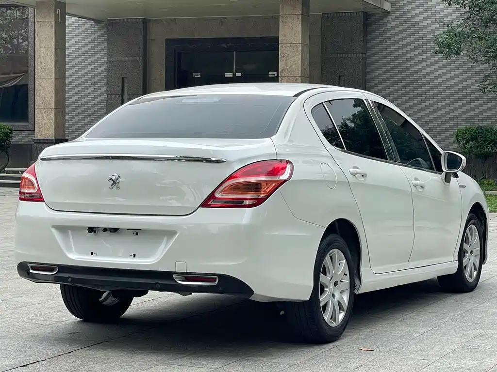 Peugeot 308 2014 — фото 12