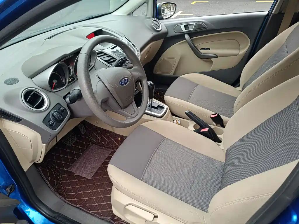 Ford Fiesta 2012 — фото 10