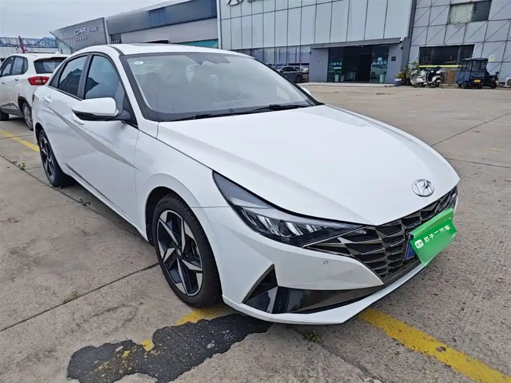 Hyundai Elantra 2023 — фото 4