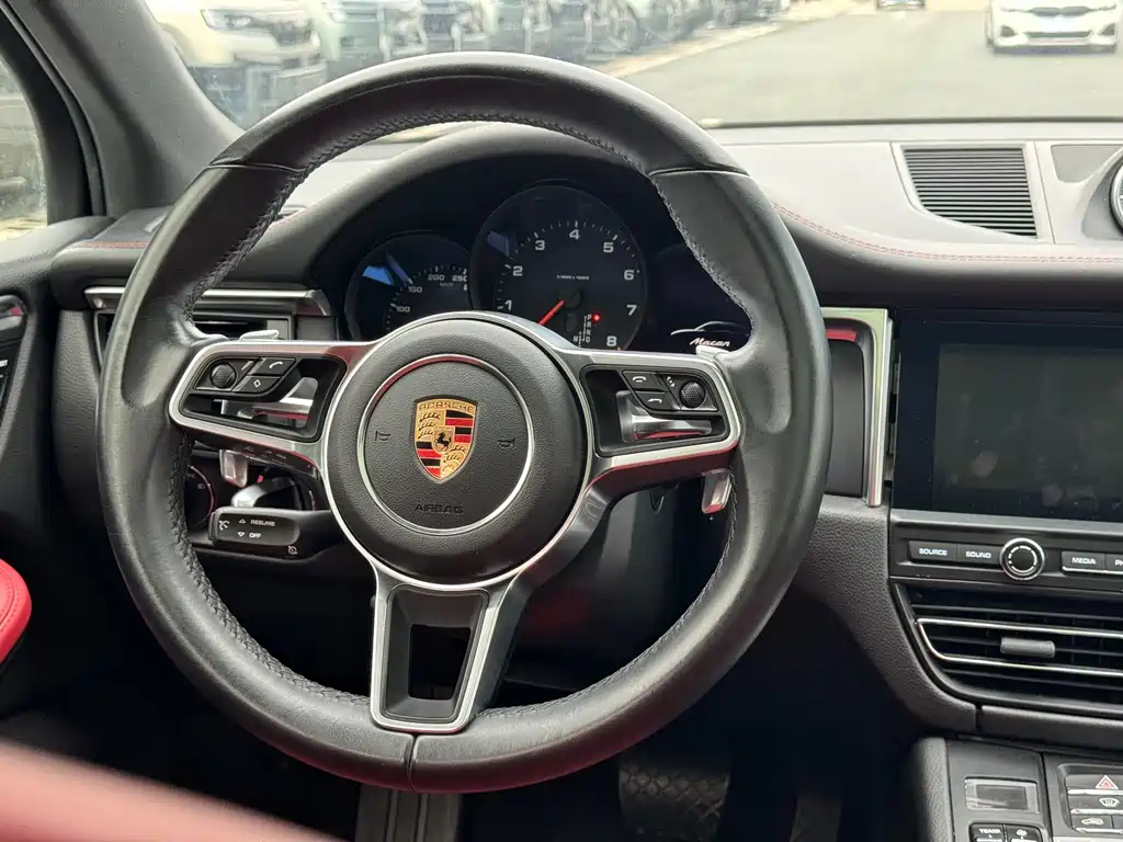 Porsche Macan 2019 — фото 15