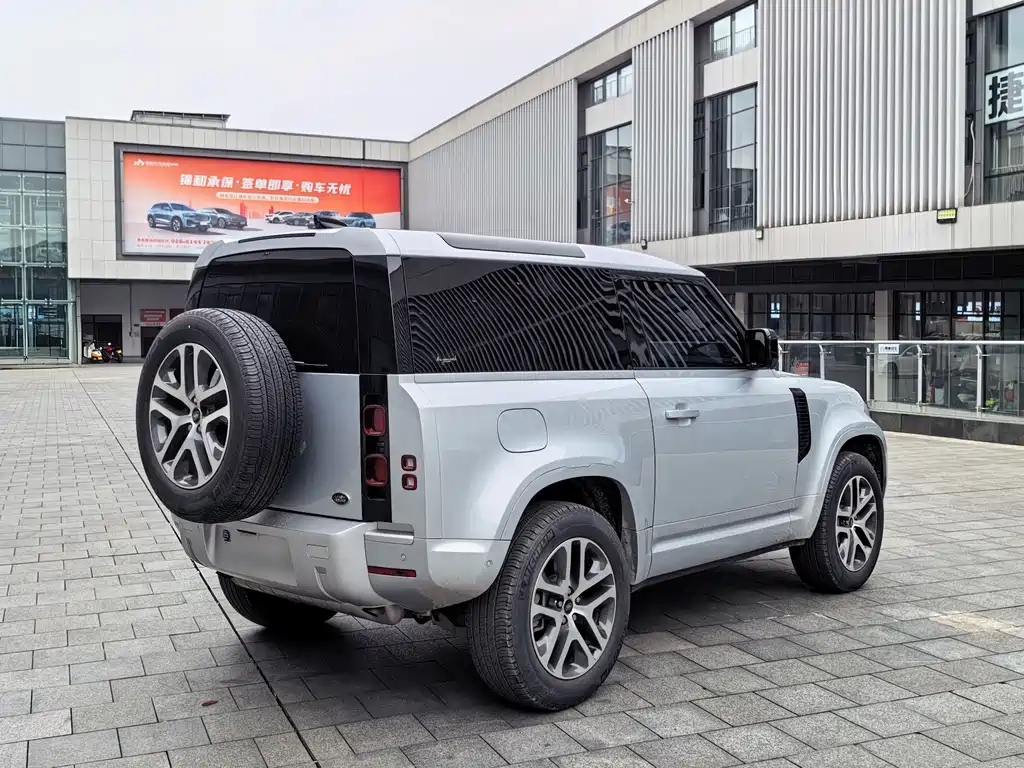 Land Rover Defender 2022