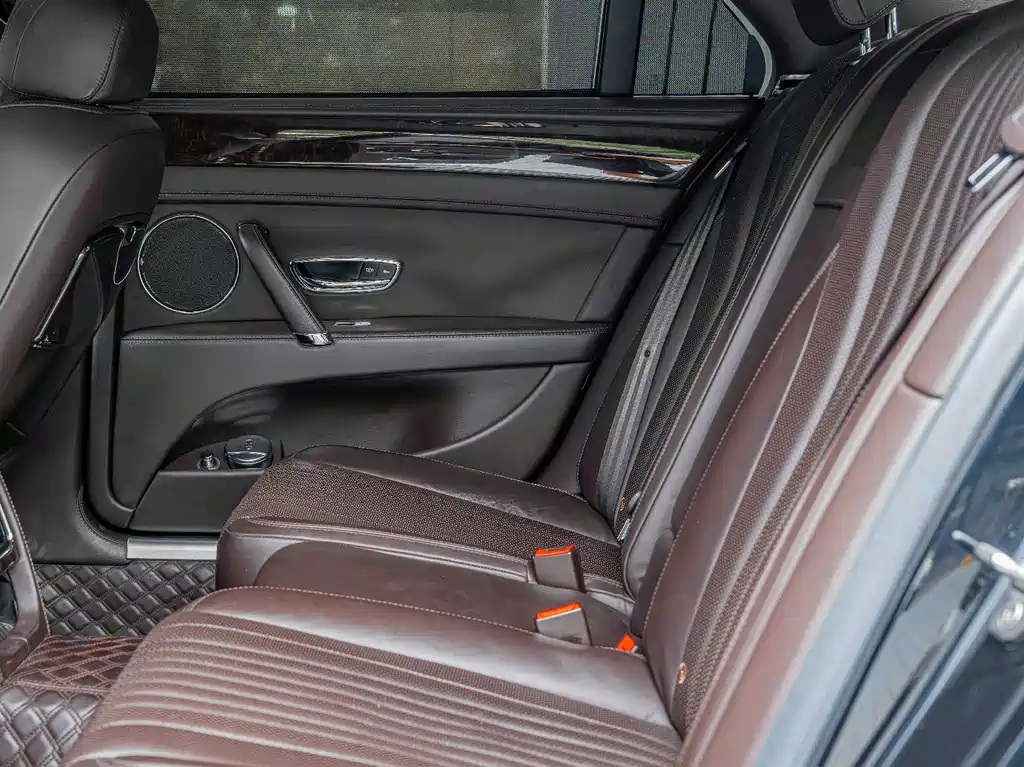 Bentley Flying Spur 2017 — фото 18