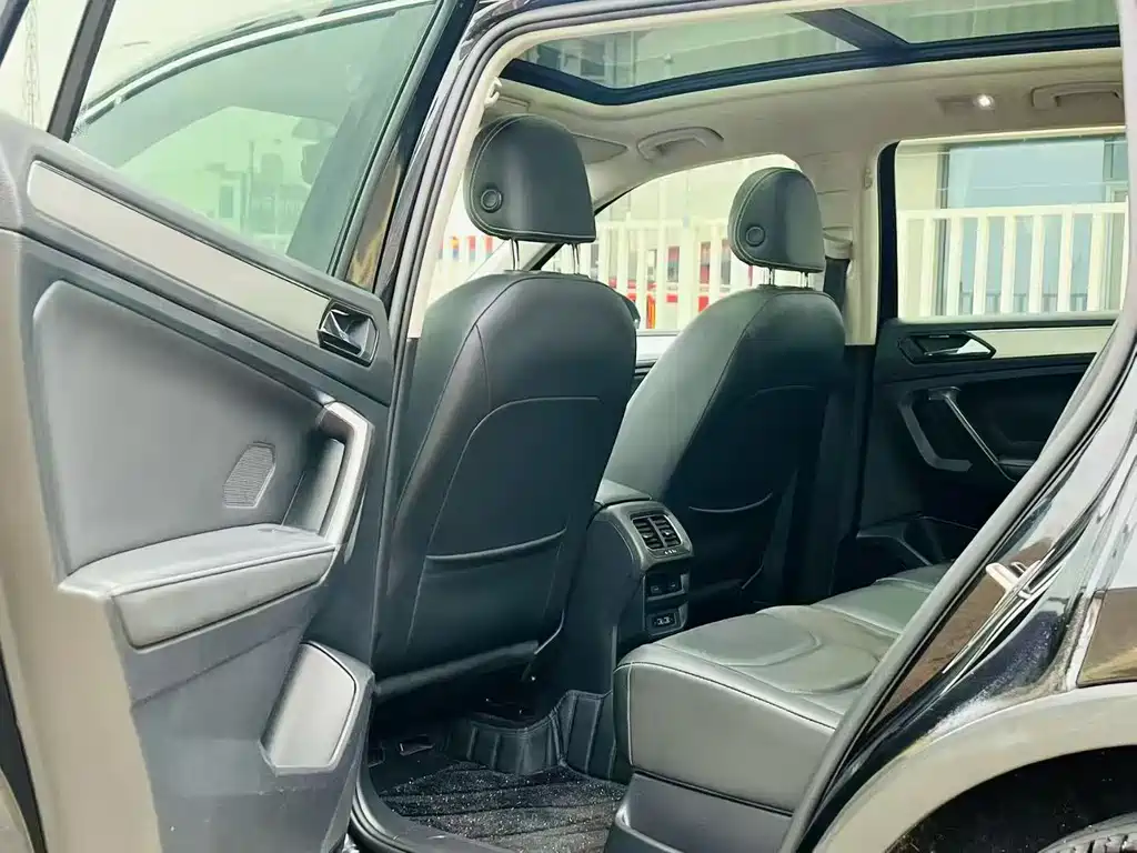 Volkswagen Tiguan L 2019 — фото 12