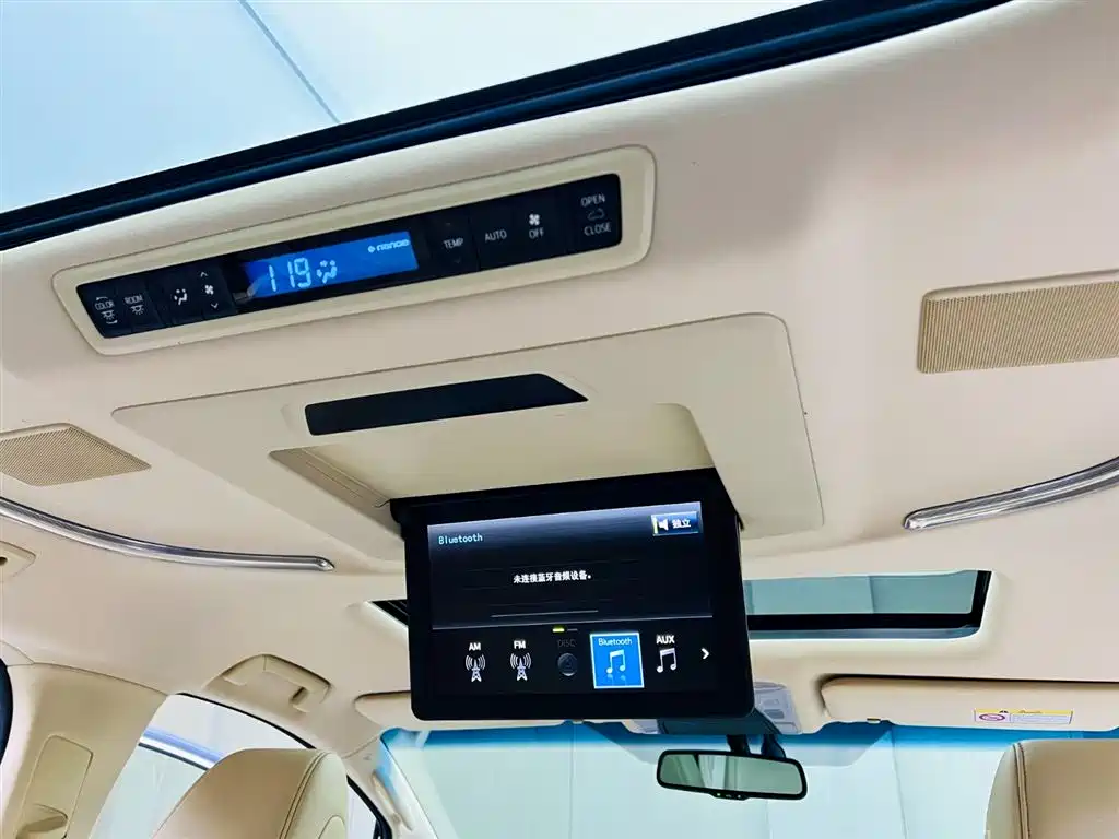 Toyota Alphard 2017 — фото 17