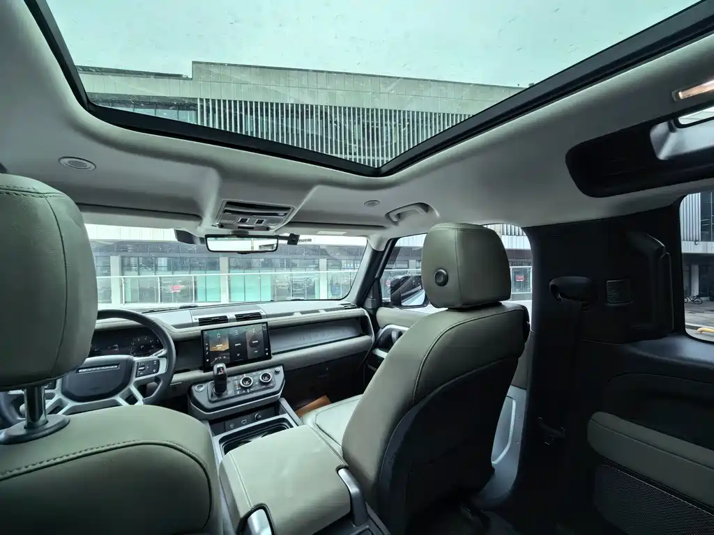 Land Rover Defender 2022 — фото 18