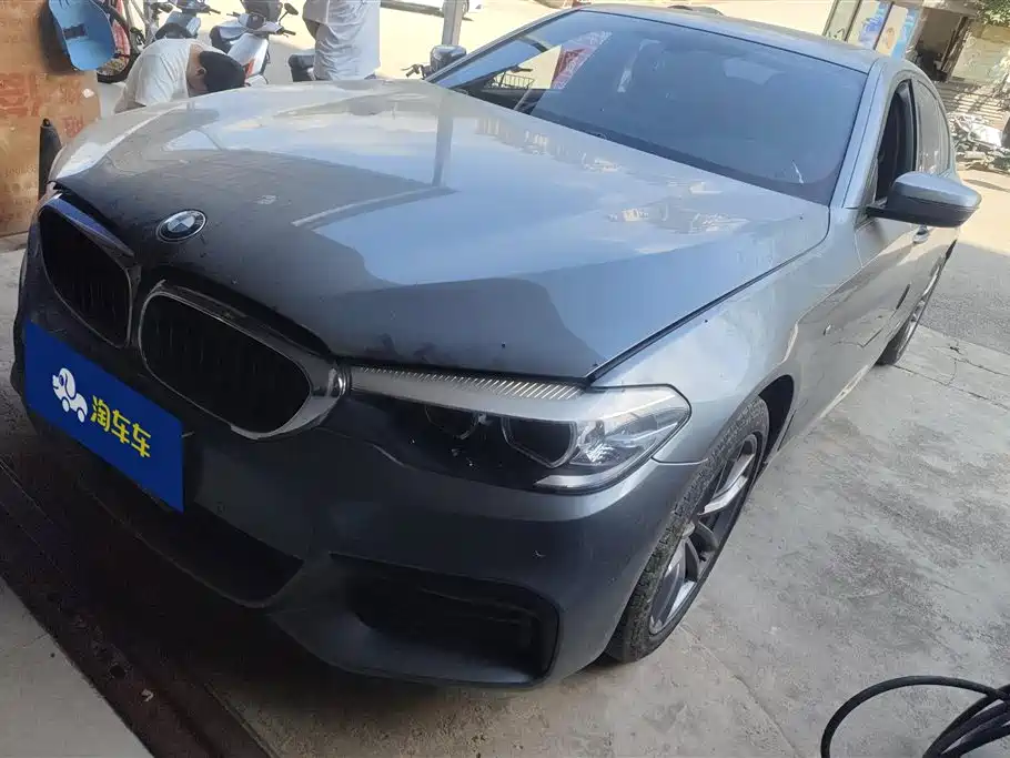BMW 5 Series 2018 — фото 1