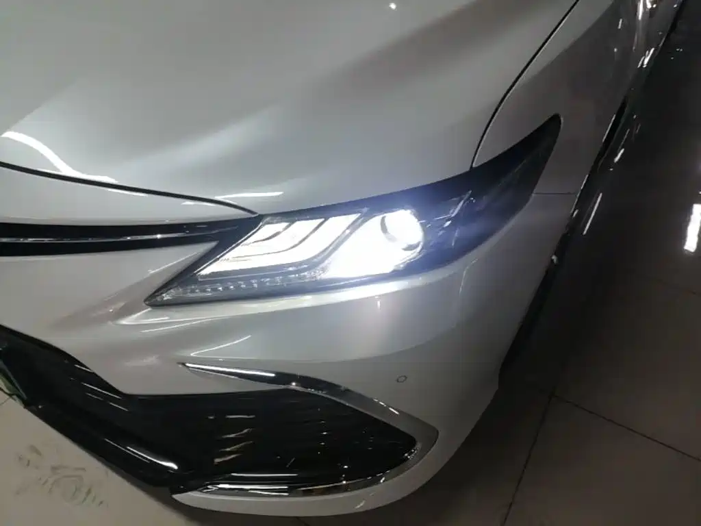 Toyota Camry 2021 — фото 24