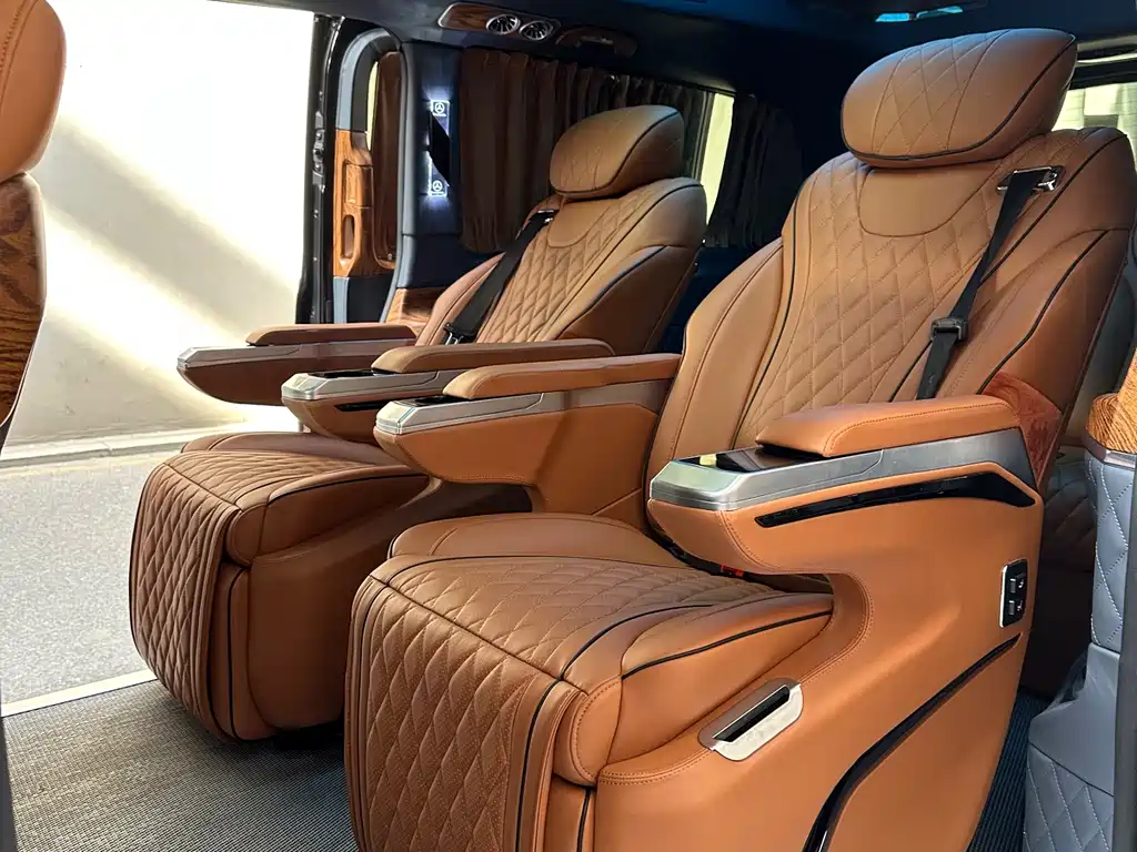 Mercedes-Benz V-Class 2023 — фото 14