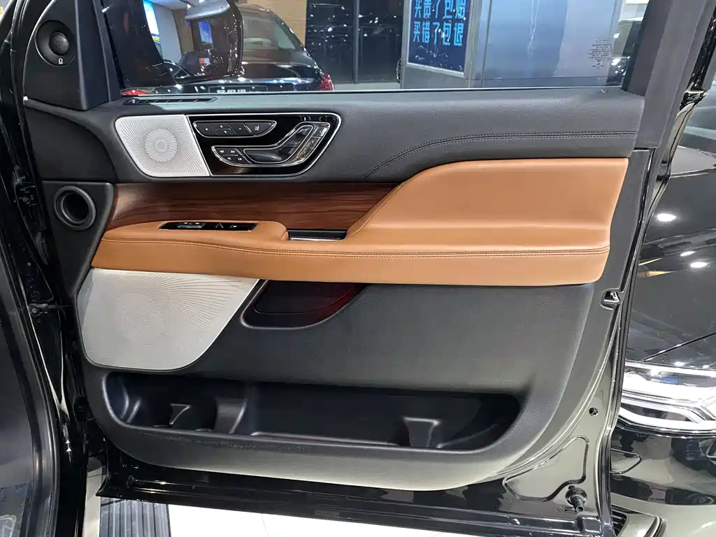 Lincoln Navigator 2022 — фото 10