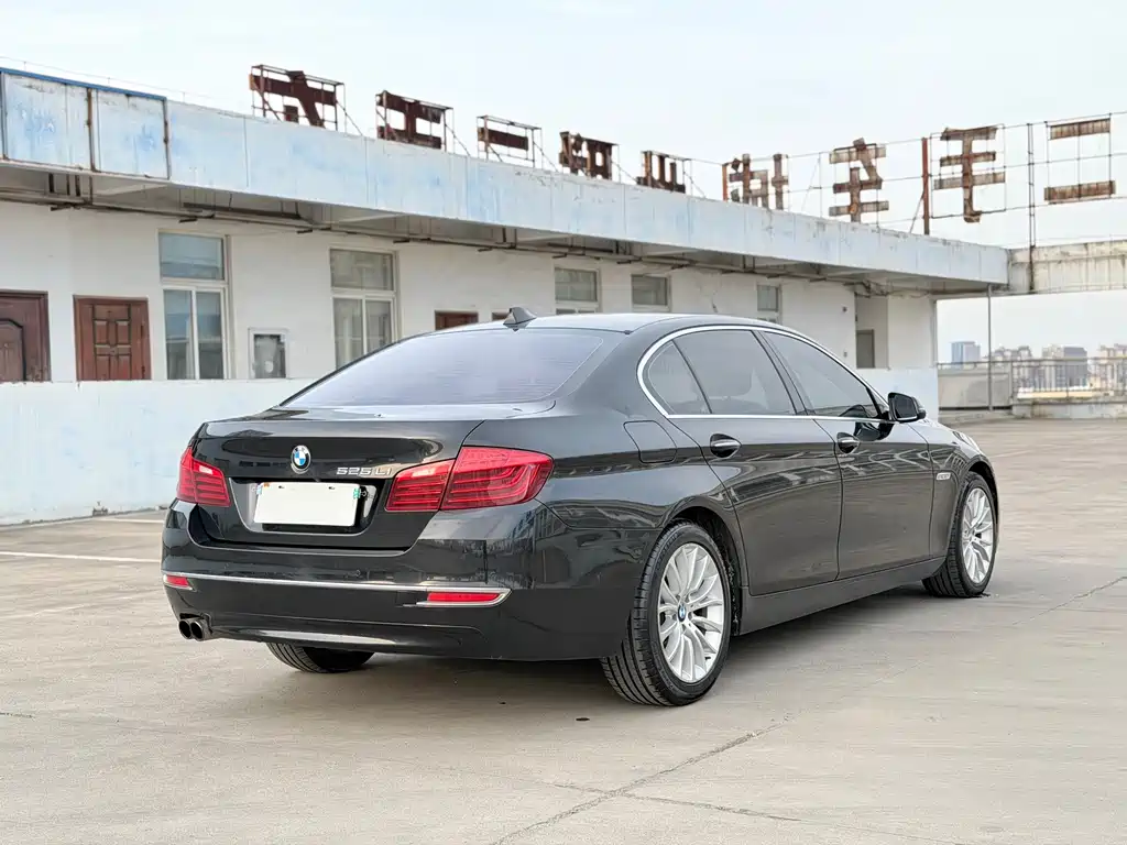 BMW 5 Series 2015 — фото 8