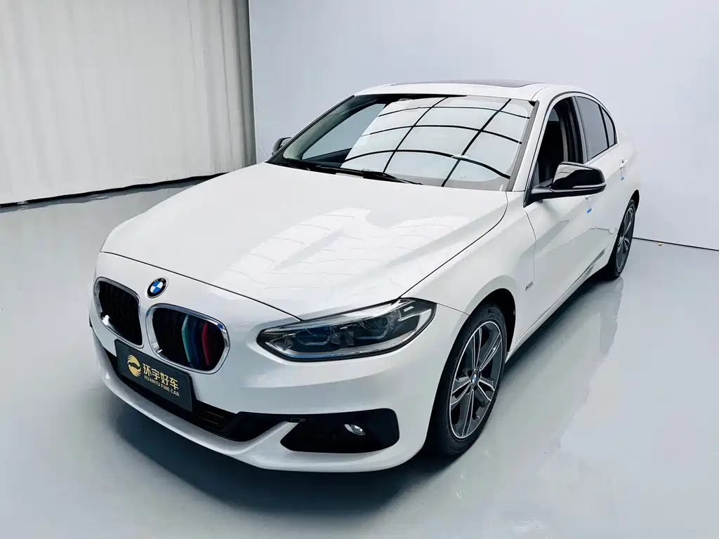 BMW 1 Series 2018 — фото 1