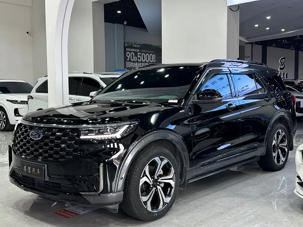 Ford Explorer 2023 — фото 1