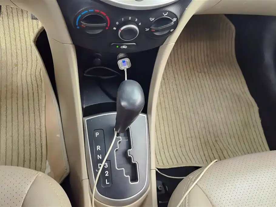 Hyundai Verna 2015 — фото 16