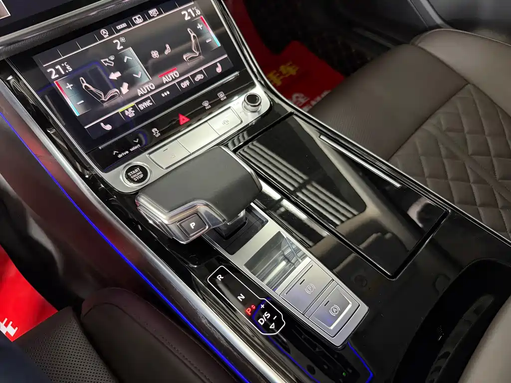 Audi A8 2021 — фото 15