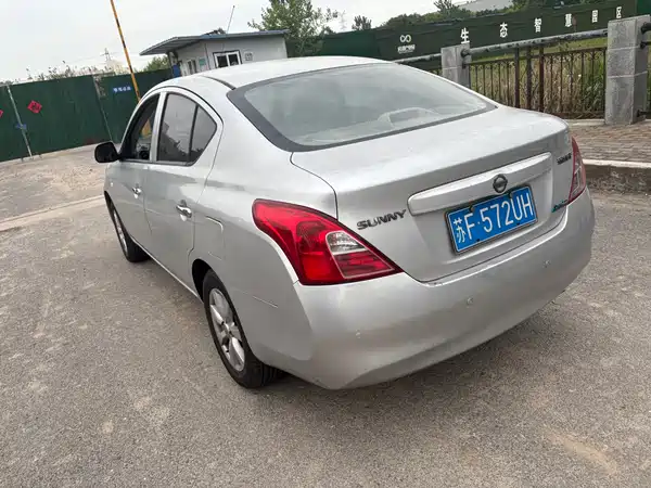 Nissan Sunny 2014