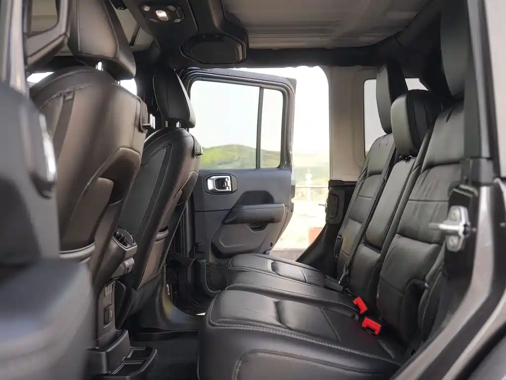 Jeep Wrangler 2018 — фото 10