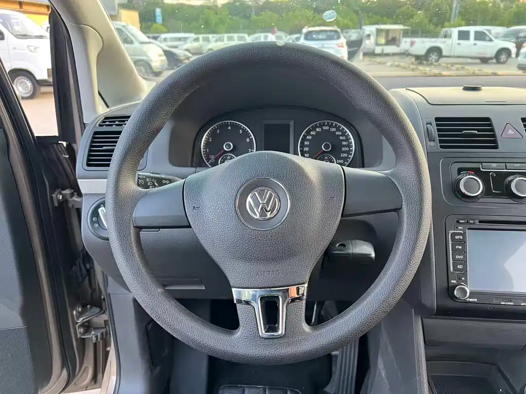 Volkswagen Touran 2015 — фото 7