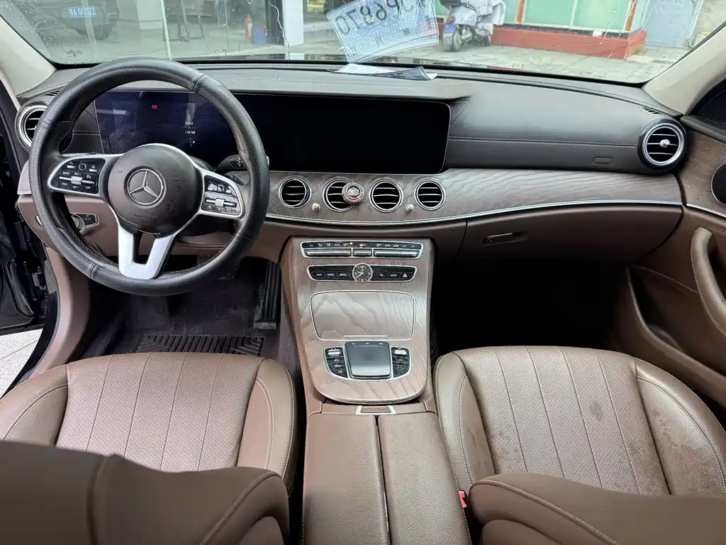 Mercedes-Benz E-Class 2019 — фото 9