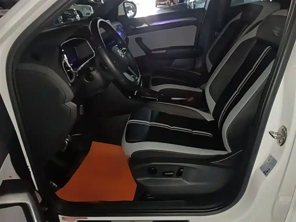 Volkswagen T-Roc 2023 — фото 15