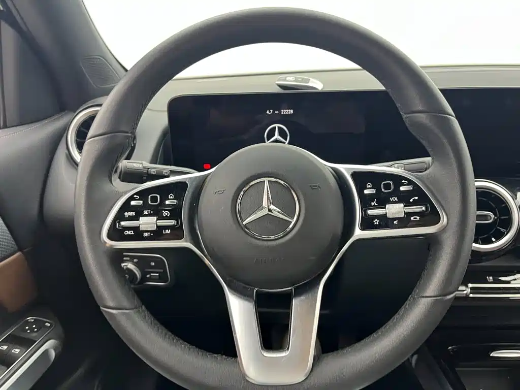 Mercedes-Benz GLB 2023 — фото 8