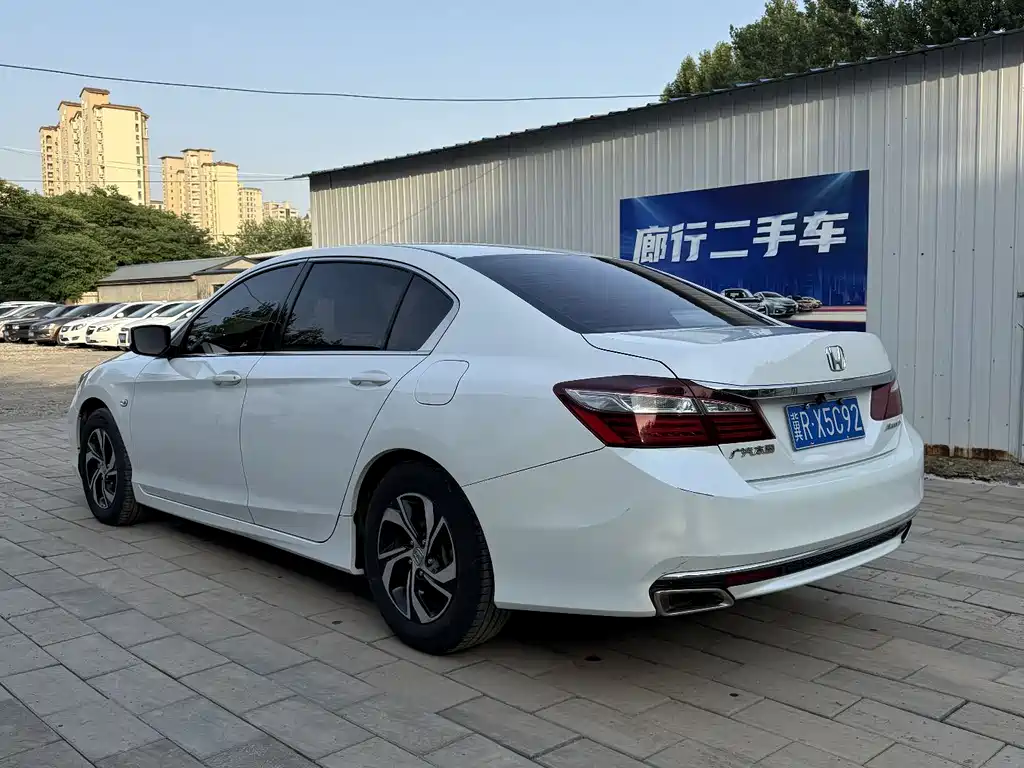 Honda Accord 2016 — фото 9
