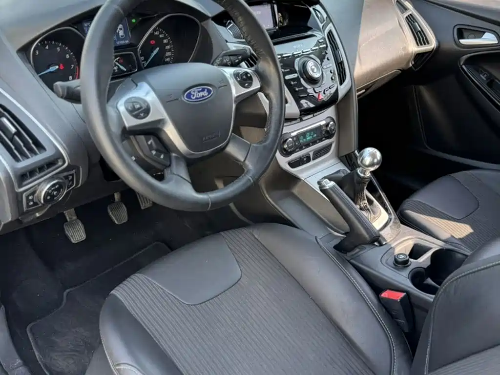 Ford Focus 2015 — фото 15
