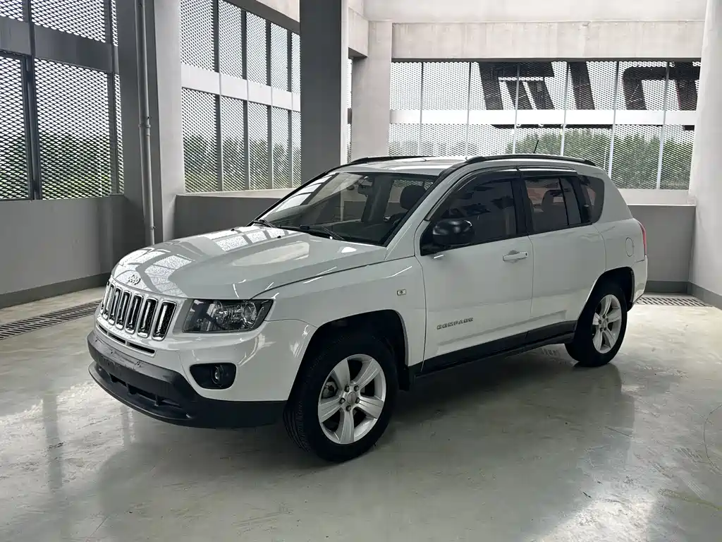 Jeep Compass 2015 — фото 1