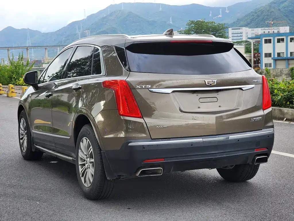 Cadillac XT5 2017 — фото 5